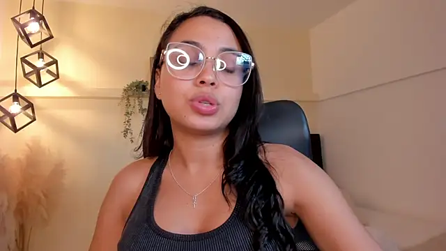 Lucia Brown  online show from 06-25-26, 07:51