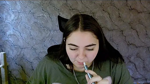 Snapshot of kitsune_8 chatting on 10-09-25, 05:05 kitsune 8 online show from 10-09-25, 05:05
