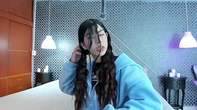 Cassie bloom online show from 06-15-26, 07:38