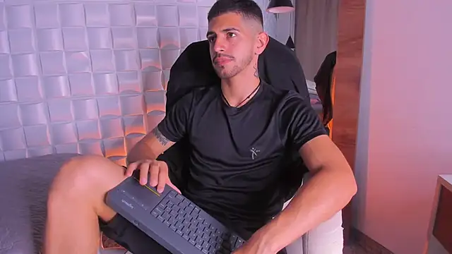 AlejandroStormm online show from 11-21-25, 07:56