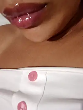 Sexlove1xo online show from 09-26-25, 03:27