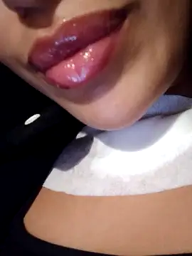 Sexlove1xo online show from 10-26-25, 06:47