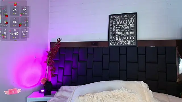 Lexi Howard  online show from 12-19-25, 03:35