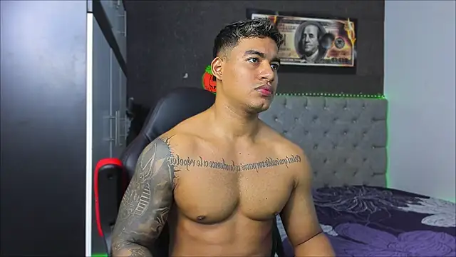 Snapshot of luigi_hot_ chatting on 10-20-25, 05:35 luigi hot online show from 10-20-25, 05:35