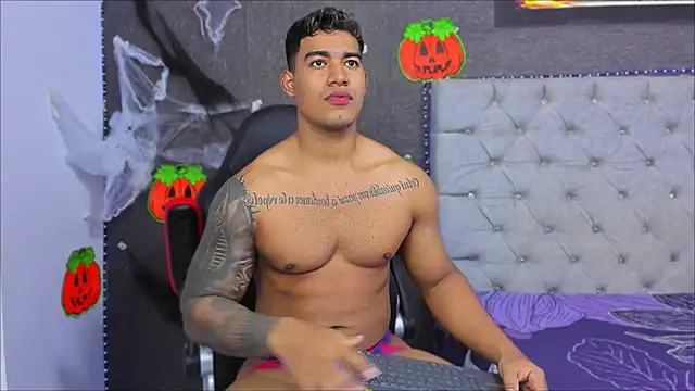 Snapshot of luigi_hot_ chatting on 10-24-25, 11:39 luigi hot online show from 10-24-25, 11:39