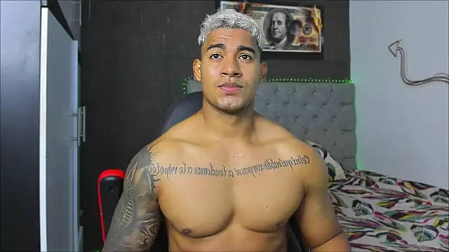 Snapshot of luigi_hot_ chatting on 02-10-26, 05:39 luigi hot online show from 02-10-26, 05:39