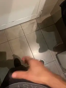 Snapshot of mikekmi21 chatting on 02-20-25, 12:36 mikekmi21 online show from 02-20-25, 12:36