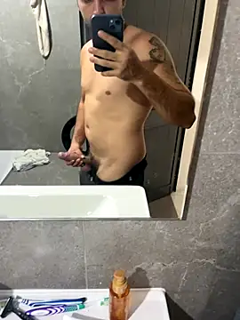 Snapshot of mikekmi21 chatting on 09-17-25, 12:51 mikekmi21 online show from 09-17-25, 12:51