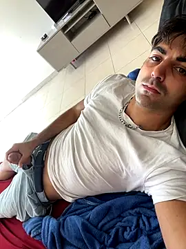 Snapshot of mikekmi21 chatting on 11-09-25, 02:26 mikekmi21 online show from 11-09-25, 02:26