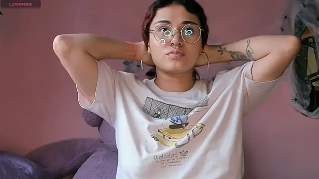 Snapshot of Maddy_Jhonsson chatting on 10-31-25, 06:42 Maddy Jhonsson online show from 10-31-25, 06:42