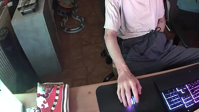 Snapshot of DerGeileLoveboy chatting on 11-26-25, 01:56 DerGeileLoveboy online show from 11-26-25, 01:56