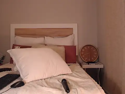 Snapshot of Bee_Bella1 chatting on 09-14-25, 06:29 Bee Bella1 online show from 09-14-25, 06:29