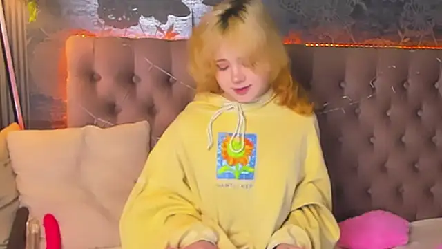 EmilyAngells online show from 02-17-26, 07:16