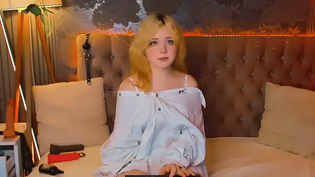 EmilyAngells online show from 05-07-26, 05:57