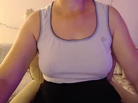 YourfantasyGiuly online show from 06-06-26, 09:03