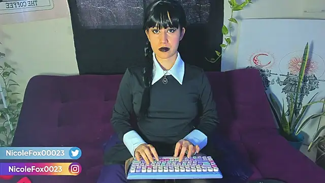 NicoleFox23  online show from 09-26-25, 08:02