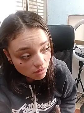 Snapshot of ChloeAllennn chatting on 05-19-26, 02:01 ChloeAllennn online show from 05-19-26, 02:01