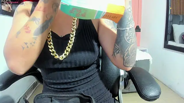 Snapshot of Georgina_Vega chatting on 10-29-25, 07:43 Georgina Vega online show from 10-29-25, 07:43