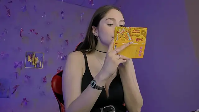 Snapshot of hazel_sullivan chatting on 02-19-26, 12:23 hazel sullivan online show from 02-19-26, 12:23