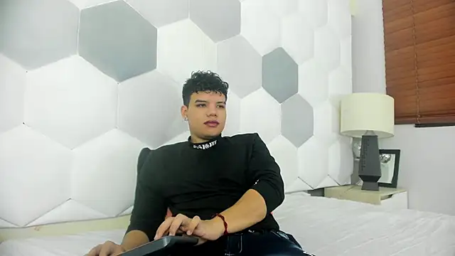 Axel Forte online show from 04-15-26, 01:29