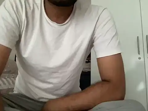 Snapshot of playboyx007 chatting on 11-04-25, 01:05 playboyx007 online show from 11-04-25, 01:05