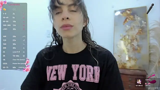 Snapshot of jessyegoldenn chatting on 12-19-25, 07:43 jessyegoldenn online show from 12-19-25, 07:43