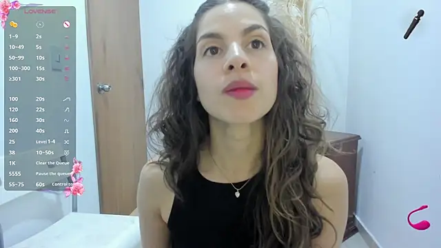 Snapshot of jessyegoldenn chatting on 02-01-26, 07:45 jessyegoldenn online show from 02-01-26, 07:45