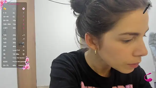 Snapshot of jessyegoldenn chatting on 02-12-26, 08:37 jessyegoldenn online show from 02-12-26, 08:37