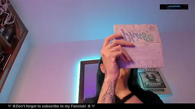 Snapshot of Hisato111 chatting on 10-12-25, 12:37 Hisato111 online show from 10-12-25, 12:37