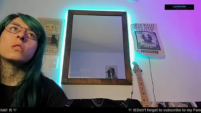 Snapshot of Hisato111 chatting on 10-17-25, 12:30 Hisato111 online show from 10-17-25, 12:30