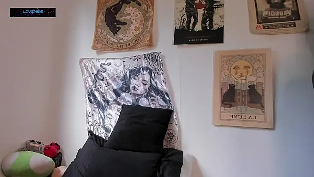 Snapshot of Hisato111 chatting on 11-17-25, 03:18 Hisato111 online show from 11-17-25, 03:18