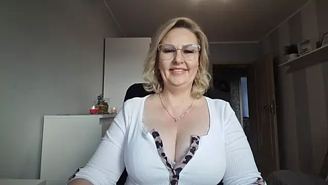 Snapshot of DianaLive chatting on 02-25-26, 07:29 DianaLive online show from 02-25-26, 07:29