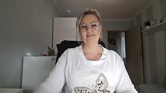 Snapshot of DianaLive chatting on 03-02-26, 10:33 DianaLive online show from 03-02-26, 10:33