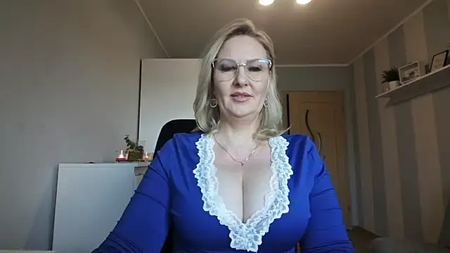 Snapshot of DianaLive chatting on 03-03-26, 07:25 DianaLive online show from 03-03-26, 07:25