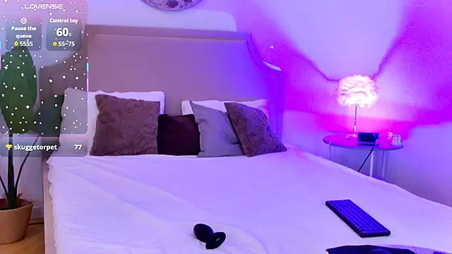 Snapshot of Amber_Rogers chatting on 12-23-25, 05:38 Amber Rogers online show from 12-23-25, 05:38