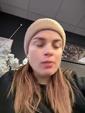 Snapshot of gynna_kimera chatting on 12-23-25, 10:02 gynna kimera online show from 12-23-25, 10:02