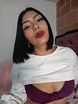 Snapshot of Kylie_brazt chatting on 11-29-25, 03:53 Kylie brazt online show from 11-29-25, 03:53