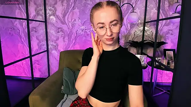 VictoriaLights online show from 04-30-26, 06:20