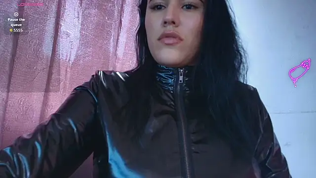 Snapshot of SophiTay chatting on 11-10-25, 06:51 SophiTay online show from 11-10-25, 06:51