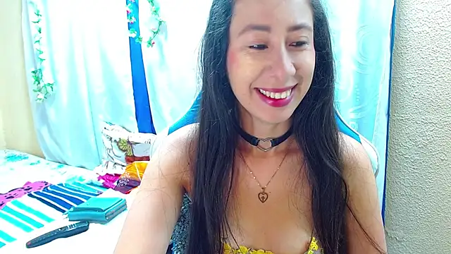 Snapshot of Gia_leinn chatting on 10-07-25, 04:15 Gia leinn online show from 10-07-25, 04:15