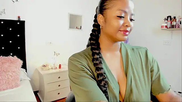 Snapshot of ValerieBlakee chatting on 10-08-25, 06:27 ValerieBlakee online show from 10-08-25, 06:27