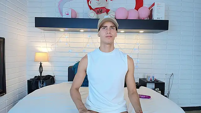 Maximiliano  Fire online show from 03-08-25, 08:03