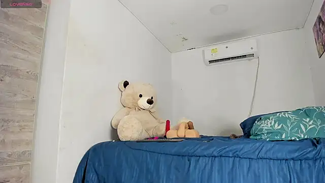 flor herrera01 online show from 11-13-25, 07:46