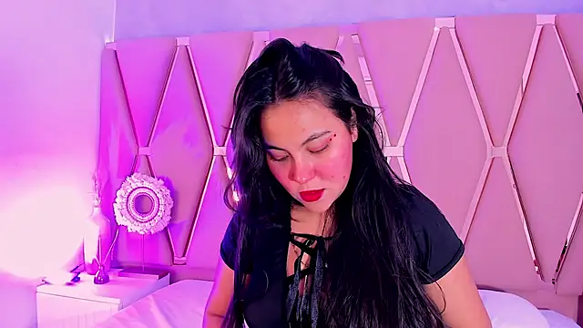 Snapshot of Emily_Black1 chatting on 02-06-26, 12:04 Emily Black1 online show from 02-06-26, 12:04