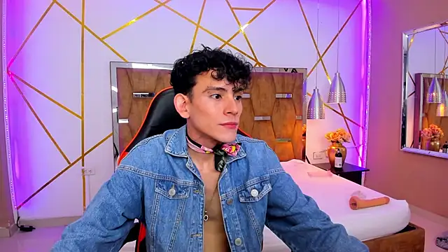 ValentinoMoreti online show from 03-18-25, 05:09