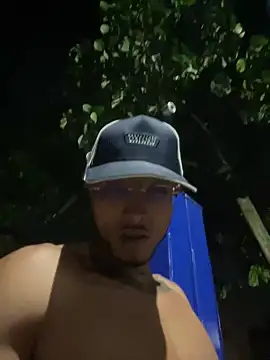 Snapshot of MaxxxSteil chatting on 03-08-25, 06:10 MaxxxSteil online show from 03-08-25, 06:10