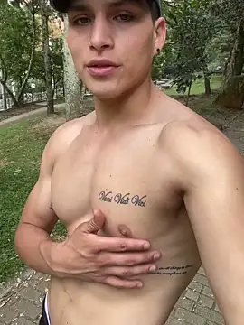 Snapshot of MaxxxSteil chatting on 03-10-25, 08:23 MaxxxSteil online show from 03-10-25, 08:23