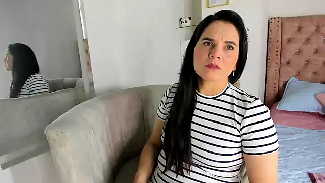 laura hotties online show from 07-28-26, 06:42