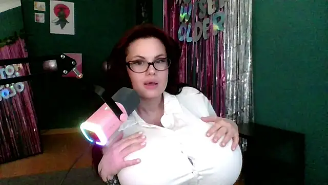 Snapshot of Della_Ideal chatting on 03-04-25, 08:27 Della Ideal online show from 03-04-25, 08:27