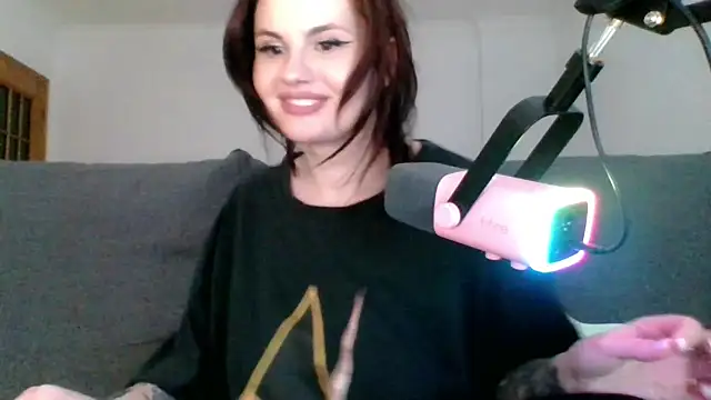 Snapshot of Della_Ideal chatting on 03-05-25, 08:42 Della Ideal online show from 03-05-25, 08:42